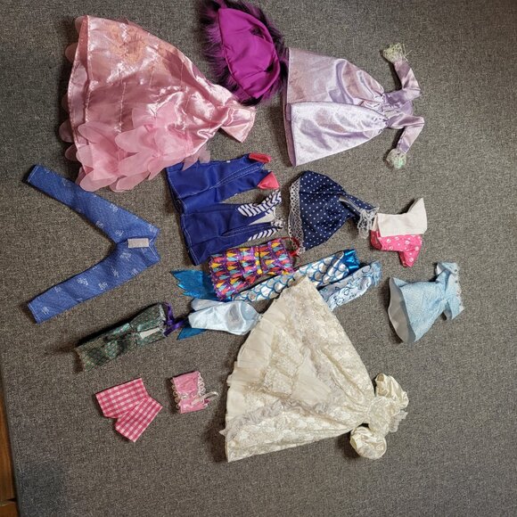 Assorted Barbie clothes. Dresses, outfits, mermaid - Picture 2 of 5